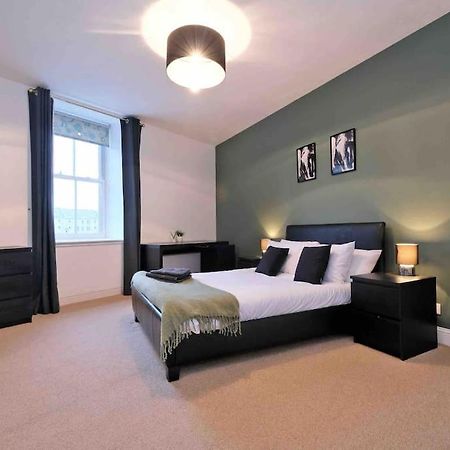 Modern & Spacious Apartment In City Centre Абердин Экстерьер фото